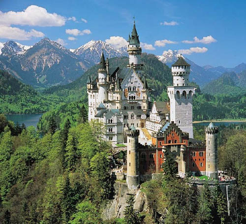 neuschwanstein.jpg (83377 bytes)